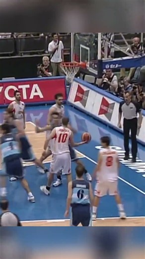 Manu Ginobili’s drives were so unpredictable 😮‍💨 #FIBAWC