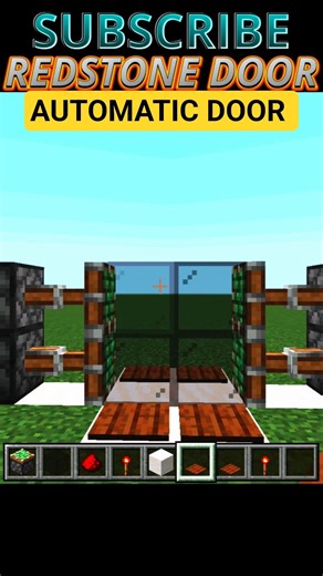 How to Build an Automatic Redstone Door in Minecraft #Minecraft #MinecraftShorts #MinecraftRedstone