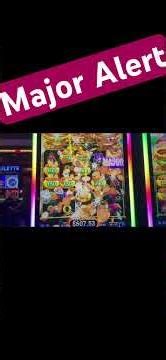 When the machine “sparkles” at you PLAY IT! #major #jackpot #slot #casino