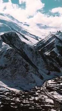 What if aliens didn’t come to invade Earth… but to blend in?