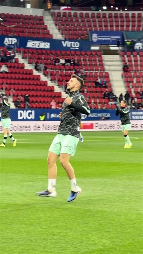 ¡El Athletic Club sale a calentar en El Sadar!