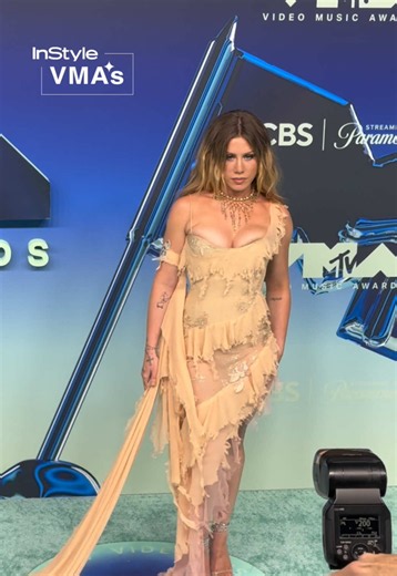#Slayyyter makes her #VMAs debut, and she looks STUNNING!! ❤️‍🔥 🎞️ @nathan4me #VMAs2026