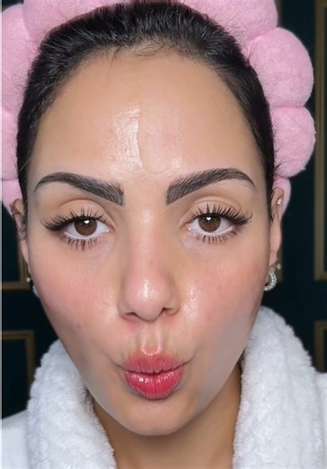 Smooth, blurred skin in seconds ✨ Loving how this primer preps my skin and gives a flawless base for makeup 🤍 Lightweight, soft-focus finish, and perfect for everyday glam 💄 @SHEGLAM #SHEGLAMSmoothPrimer #sheglamcameraonprimer #sheglamblurringprimer #sheglam #sheglamcrueltyfree