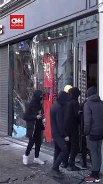 Demo Rusuh di Prancis Meluas, Berujung Penjarahan Pertokoan