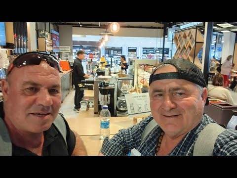 Αεροδρόμιο Αθηνών Ελευθέριος Βενιζελος Στον χώρο αναχωρήσεων, ο χρόνος μοιάζει να κυλά διαφορετικά