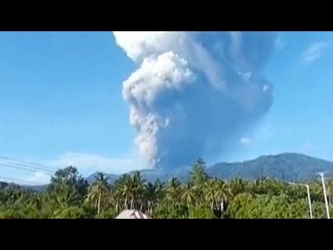Volcano kills 3 hikers in Indonesia