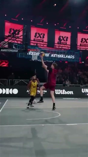 That fake handoff had the defense lost 😵‍💫 Via: FIBA3x3 #3x3basketball