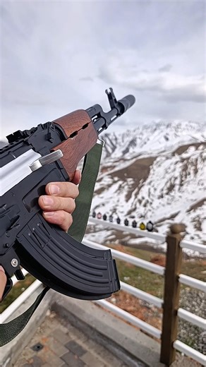 An AK-47 at an altitude of 2,800 meters—what happened? #airsoft #gelblaster #orbeez #ak-47 #gun