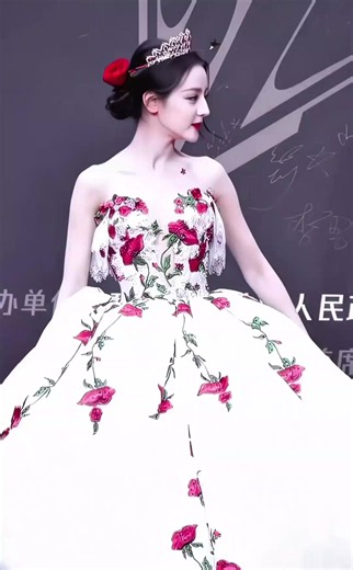 Tomorrow _ 10.23, we are going to see Dilraba on the VOGUE Fashion Gala red carpet!!! #dilrabadilmurat #admin_meymey✨🦋 #មនុស្សអរូប😉☔ #fyp