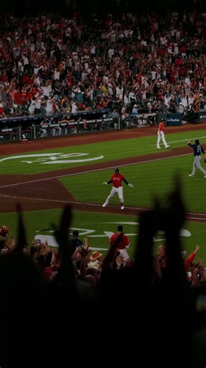 STONE. COLD. C-WALK(OFF) #chasethefight #mlb #baseball #astros #homerun