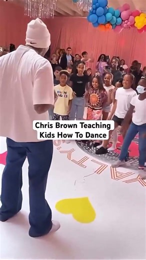 How could I forget when Chris Brown was teaching some kids how to dance at a birthday party 🤣💙