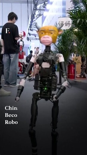 China’s Niu Lai Becomes Star Of World Robot Conference