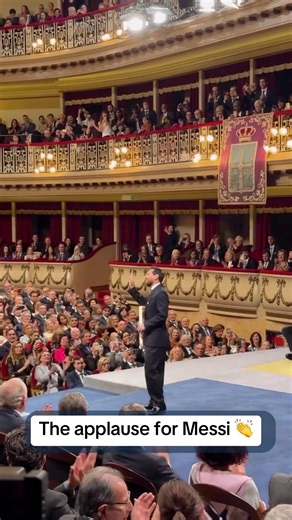 The ovation #LionelMessi received for the Princess of Asturias Foundation Sports award 👏 (via @Premios Princesa de Asturias) #messi #futbol #soccer #espnsocial