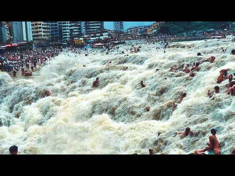 Top 32 minutes of natural disasters caught on camera. Most flood in history.