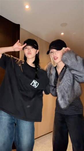 yeji, where ryu at? #ITZY #YEJI #RYUJIN #WHEREYOUAT