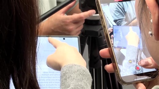 Samsung plans to double the number of its mobile devices with 'Galaxy AI' features this year, largely powered by Google's Gemini, its co-CEO said, giving Google an edge as the global AI race intensifies https://reut.rs/4pkfOfD | Reuters