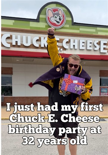 Childhood dream come true❤️🍕🥳 I’ve loved Chuck E. Cheese for as long as I can remember. The arcade games, the pizza, the tickets, the animatronics… it was one of my absolute favorite places growing up. But believe it or not, I was actually terrified of the walk-around Chuck E. Cheese character, so I never had a birthday party there 😂 Fast forward to today, and I finally got to make that childhood dream come true! Surrounded by my amazing friends and family, I celebrated my very first Chuck E.