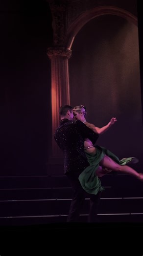 Always love these two and this dance! These two have such pure talent and are so kind! Loved seeing you two again!🤍🪩 @Alan @Emma Slater @DWTS Live! #dancingwiththestars #dwtstour #dwtstour #alanbersten #emmaslater