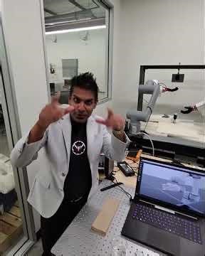 Real to Robot: Training AI With a Prosthetic Hand