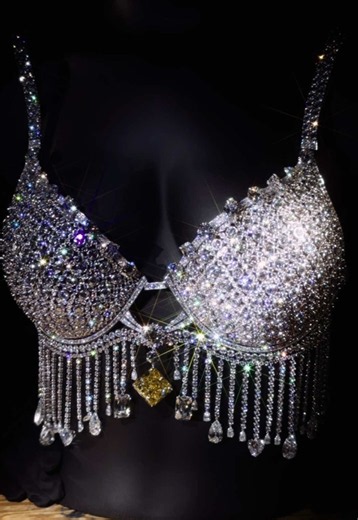 The Fantasy Bra is back! And in case you haven't noticed, we take sparkles very seriously. #victoriassecret #vsfashionshow #fantasybra @Jacob & Co.