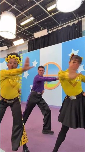 Double Dutch Bus ⭐️ DC @mollylong21 #MollyLong #fypシ゚ 🎶 The Wiggles