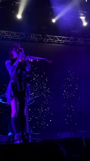 Lindsey Stirling singing “foreverglow” live from Argentina 🇦🇷🫶🏼🥹