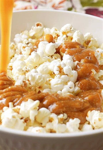 Homemade Caramel Popcorn Recipe for Movie Nights