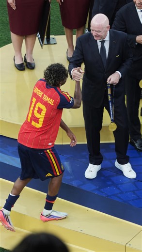 World Cup final faces halftime controversy