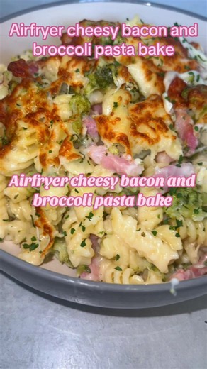 Airfryer cheesy bacon and broccoli pasta bake x Boiled pasta Boiled broccoli Cooked bacon Cheese and bacon pasta sauce 50ml of water Salt and pepper Grated mozzarella Add all ingredients into your airfryer and pop on airfryer mode 200 for 6 minutes then done 🥰 #broccoli #pasta #airfryer #foodlover #foryouu