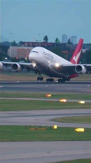 🇦🇺 Qantas Airbus A380 Powerful Takeoff from London Heathrow 😮✈️ #qantas #airbus #aviation