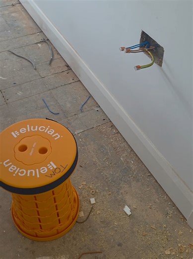 Got this chair for free from elucian 🤩 I love it for second fix 👌 #electrical #work #worklife #bungalow #graft