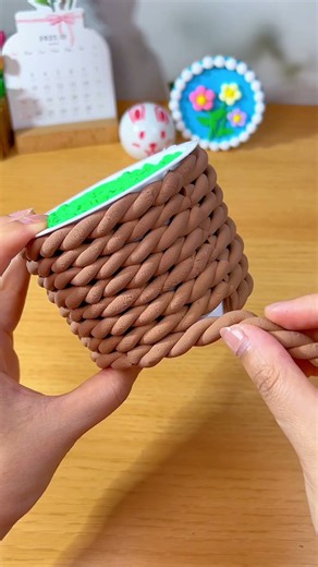 Easy DIY | Make your own sunflower family clay planter ornament!