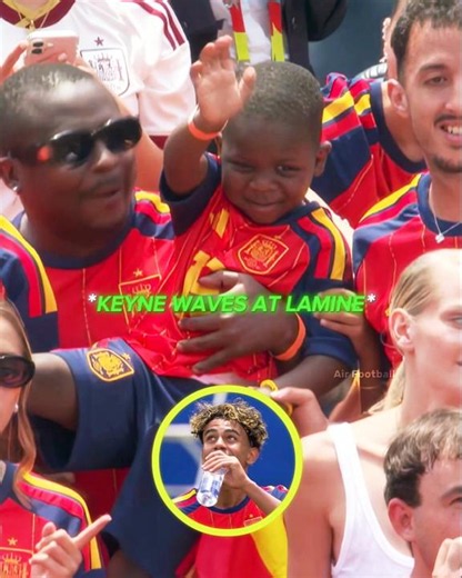 Lamine Yamal’s reaction to his little brother Keyne 😂