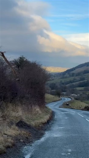 Yorkshire Dales mini day road trip you need to save 🚗 If you’re craving cosy villages, proper countryside views and waterfalls that actually feel magical- this route is for you. 📍 Pateley Bridge 🌸 Grassington 🌿 Kettlewell 💦 Aysgarth Waterfalls Approx. 32 miles Around 1 hour driving (not including coffee photo stops… obviously) Perfect for a chilled day trip, weekend wander or when you just want to get out and explore without overplanning. Comment “MAP” and I’ll send you my FREE Map so you c