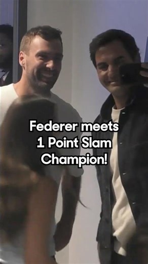 Roger Federer RETURNS! 🤳