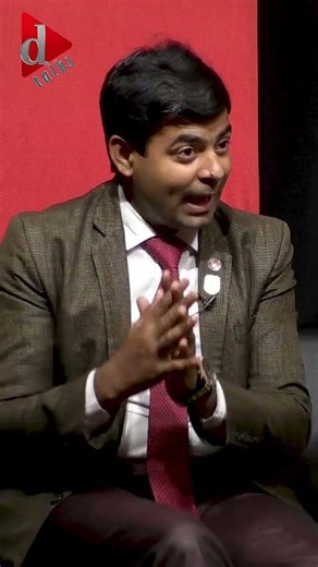 হঠাৎ সে তার আর একটা রিলেশনের কথা জানায়