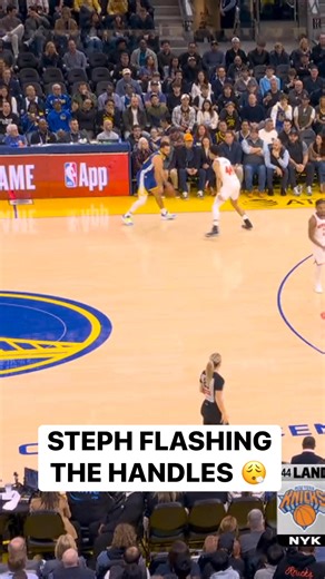 Stephen Curry shows off some sweet handles, then runs the give and go with Al Horford for the layup! 😤 NYK-GSW • LIVE on Prime Tap to Watch ➡️ https://www.nba.com/how-to-watch-game-redirect/0022500584?partnerRef=NBA&platform=Facebook&surface=Post' | NBA