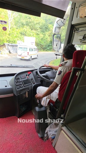 VOLVO B9R manual gear amazing Driving in Tight ghat section Road😍 KSRTC airavat in kodaikanal Hills💥