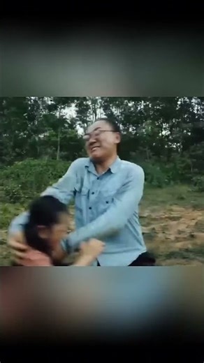 Despicable! A man pushed a girl towards a giant shark! |【陆行鲨 Land Shark】| YOUKU MOVIE | 优酷电影