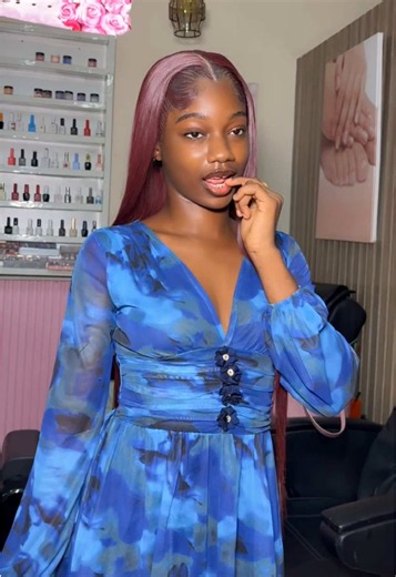 Come with me as i try a burgundy wig for the first time! 🍷😍…. 🎀: @shades and strands #finegurldivvy