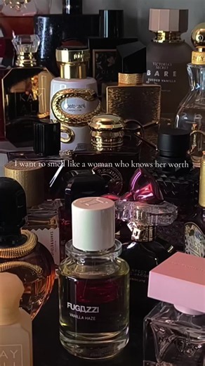 Sì Parfum by Giorgio Armani is elegance with a sensual, darker twist🖤 The juicy blackcurrant and delicate rose bring femininity while the creamy vanilla, soft leather, and patchouli add depth and sophistication. A bold, luxurious fragrance that feels powerful, feminine, and effortlessly classy. #perfumetiktok #viralperfumetiktok #fragrance #perfumes #sotd @Armani beauty