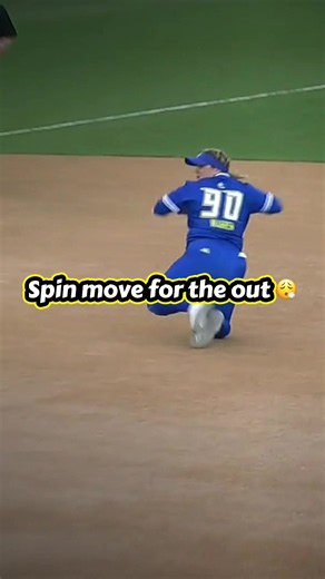 What a move 🔥 #softball #infield #wow