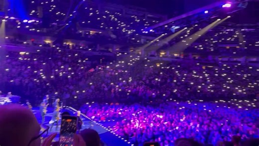 I just love Bruce Springsteen singing “Purple Rain” in tribute to Prince and the city of Minneapolis. 💜