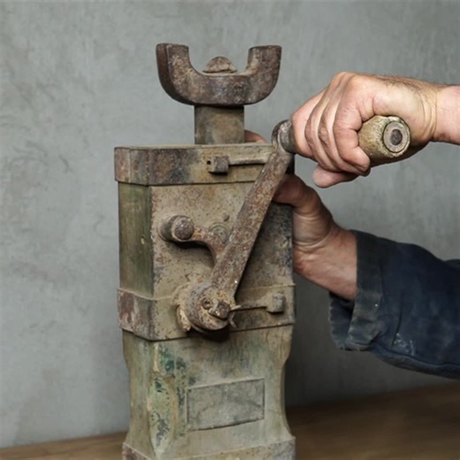 Restoring a Jack and making an adjustable Desk out of it | LADB Restoration