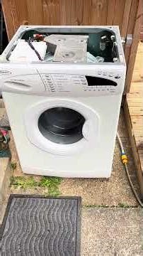 Hotpoint Ultima Extra WMA63 || Final spin with no top or back panel