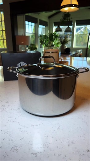This HexClad stock pot is such a great kitchen upgrade—I’d be using this for all my cozy soups and big family meals 🍲🤎✨ #HexClad #HexCladCookware #StockPot #KitchenEssentials #Cookware