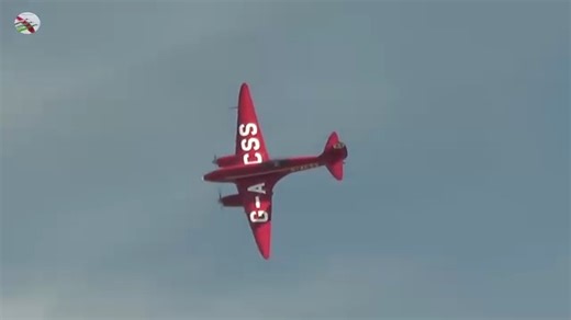 This is my Favourite Aircraft - The Beautiful DH-88 Comet Racer, I filmed this at Old Warden's Shuttleworth Airshow #fblifestyle | Airshow World