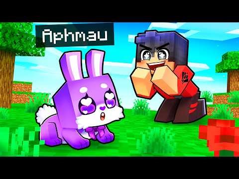 Playing as a BABY BUNNY in Minecraft!