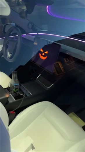 Tesla Model Y Halloween Mode — Full Walk-Around: Jack-O'-Lantern Screen & Light Show