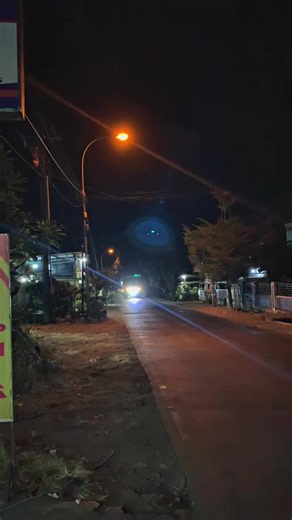 Keadaanku Tak Pernah Ditanya tapi Uangku Selalu Diharapkan - Lirik & Makna
